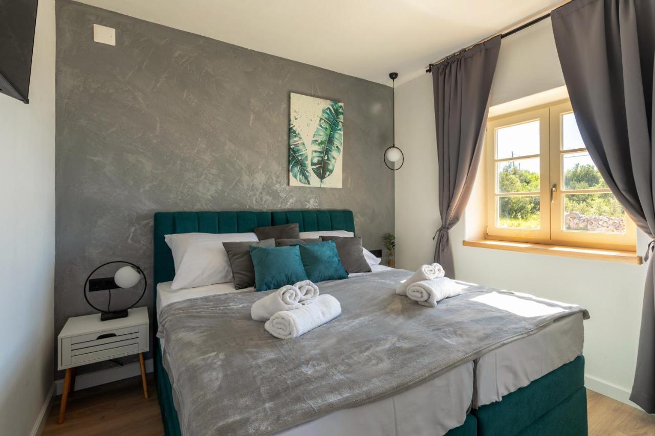 Teona Luxury Apartment With Jacuzzi And Terrace Sea View Sali Exterior foto